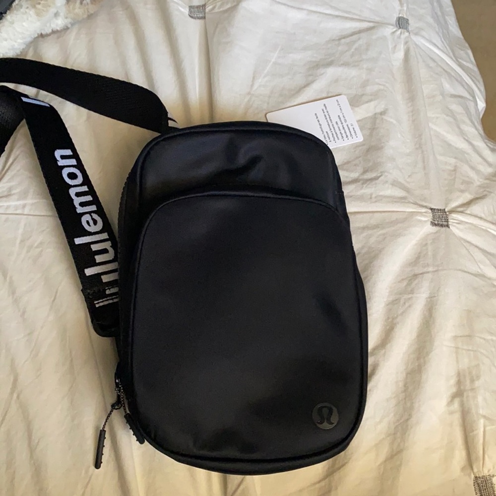 lululemon fitness bag